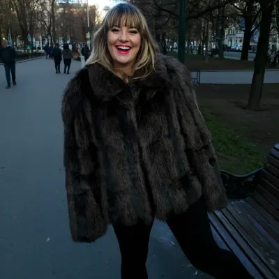 Оля
